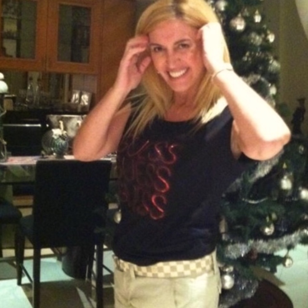 Guess Top Size Medium - image 1